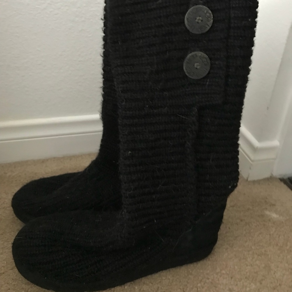 Black knit Ugg’s size 9